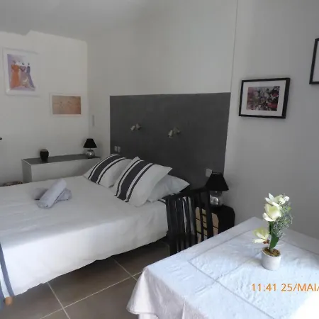 Mas Maurane-chambre D'hote Avec Prive Aux Portes D'arles Bed & Breakfast